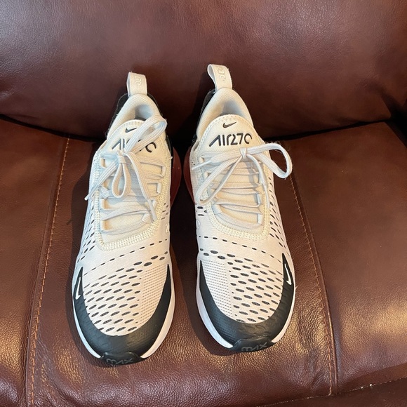 Nike Air Max 270. Size 5Y/6.5 Womens - Picture 3 of 5